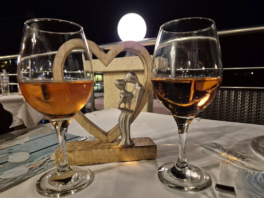 Ένα ποτήρι κρασί στον Σωκράτη